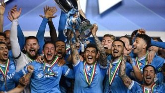 体坛联播｜那不勒斯夺队史第3座意超杯冠军